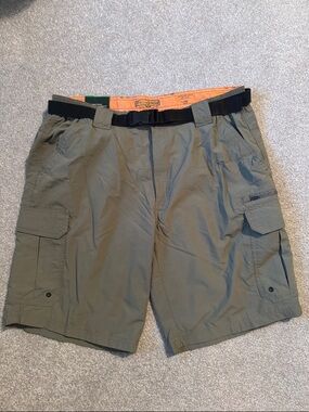Field & Stream Olive Green Cargo Shorts with Black Belt